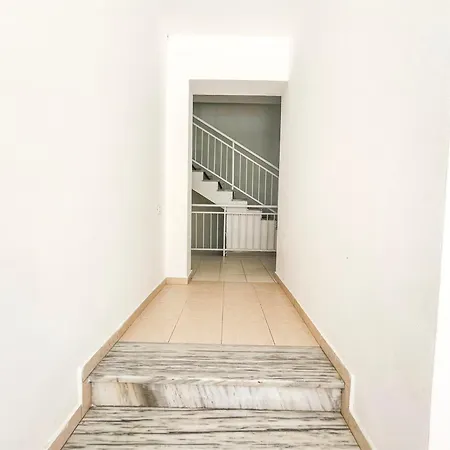 2 Bedrooms 1095 Apartment *