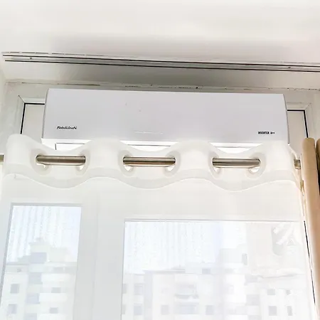 Apartment 2 Bedrooms 1095 *