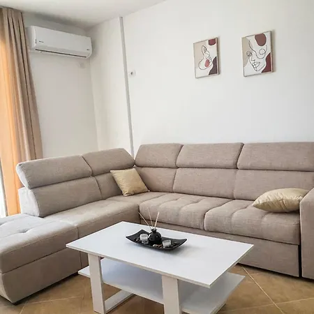 2 Bedrooms 1095 * Durres