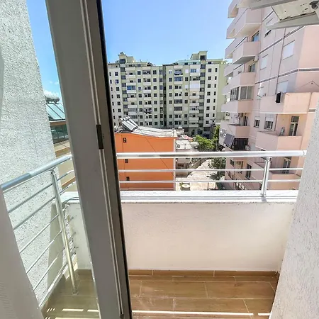 2 Bedrooms 1095 Apartment *