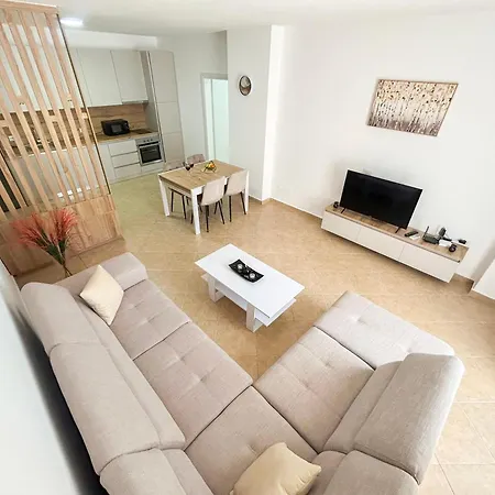 Apartment 2 Bedrooms 1095